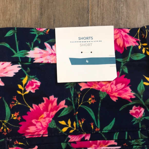 NWT Old Navy Floral Shorts - Picture 5 of 6